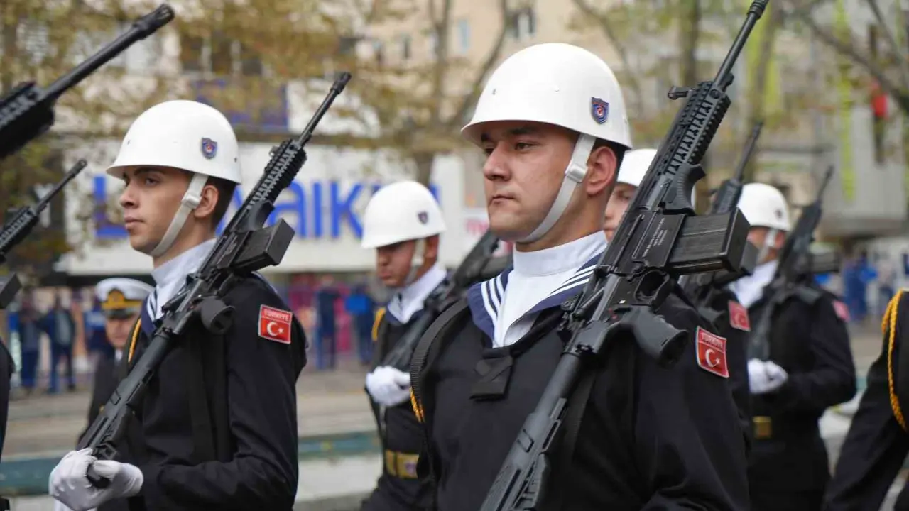 Ankara’da 29 Ekim Cumhuriyet Bayramı vesilesiyle geçit töreni düzenlendi