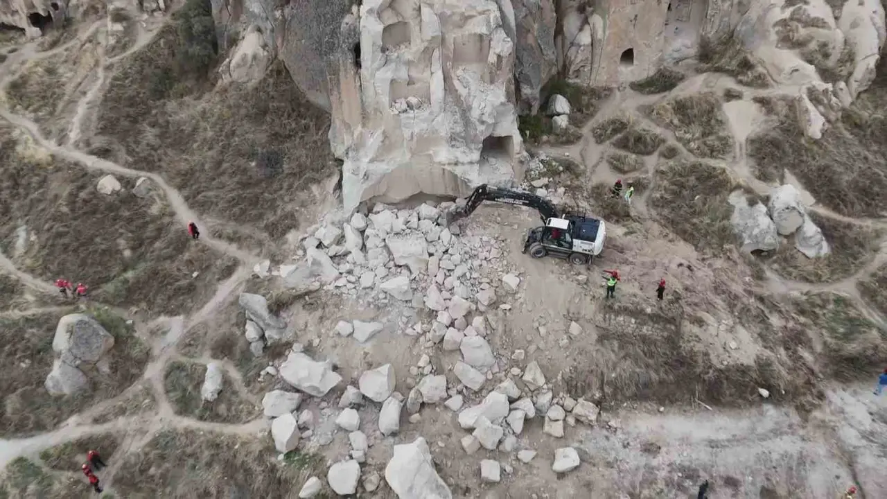 Kapadokya’daki çöken peribacası havadan görüntülendi
