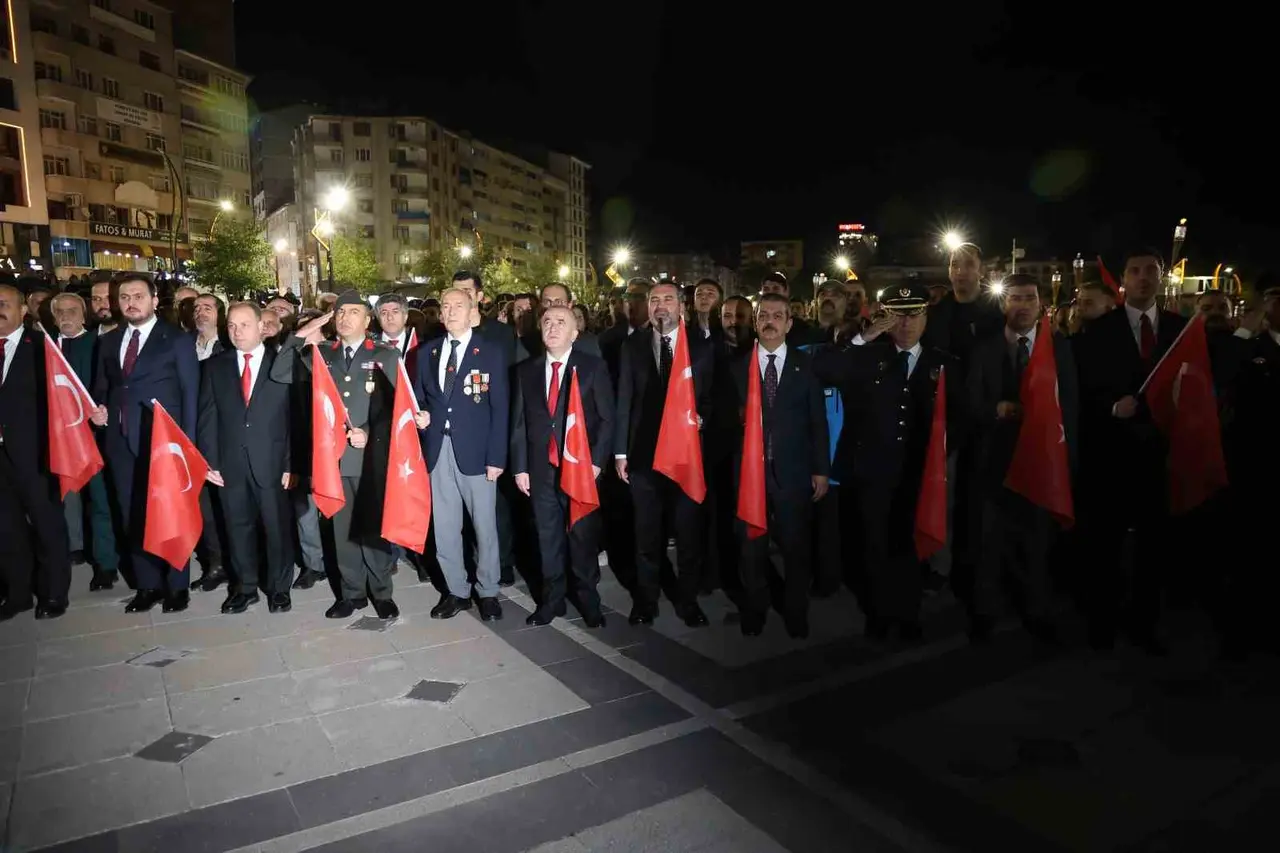 Elazığ’da ’Fener Alayı’ yürüyüşü gerçekleştirildi