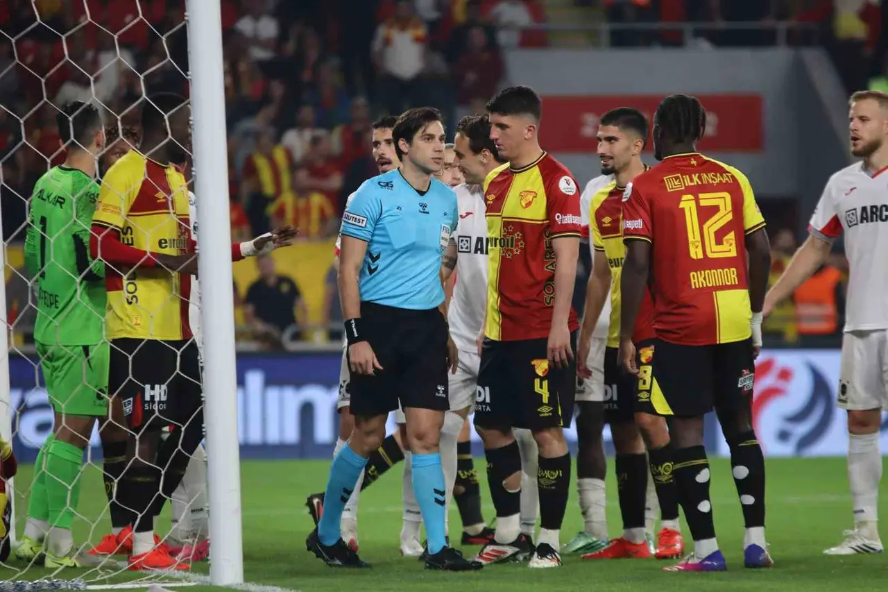 Trendyol Süper Lig: Göztepe: 2 - Çorum FK: 0 (Maç sonucu)