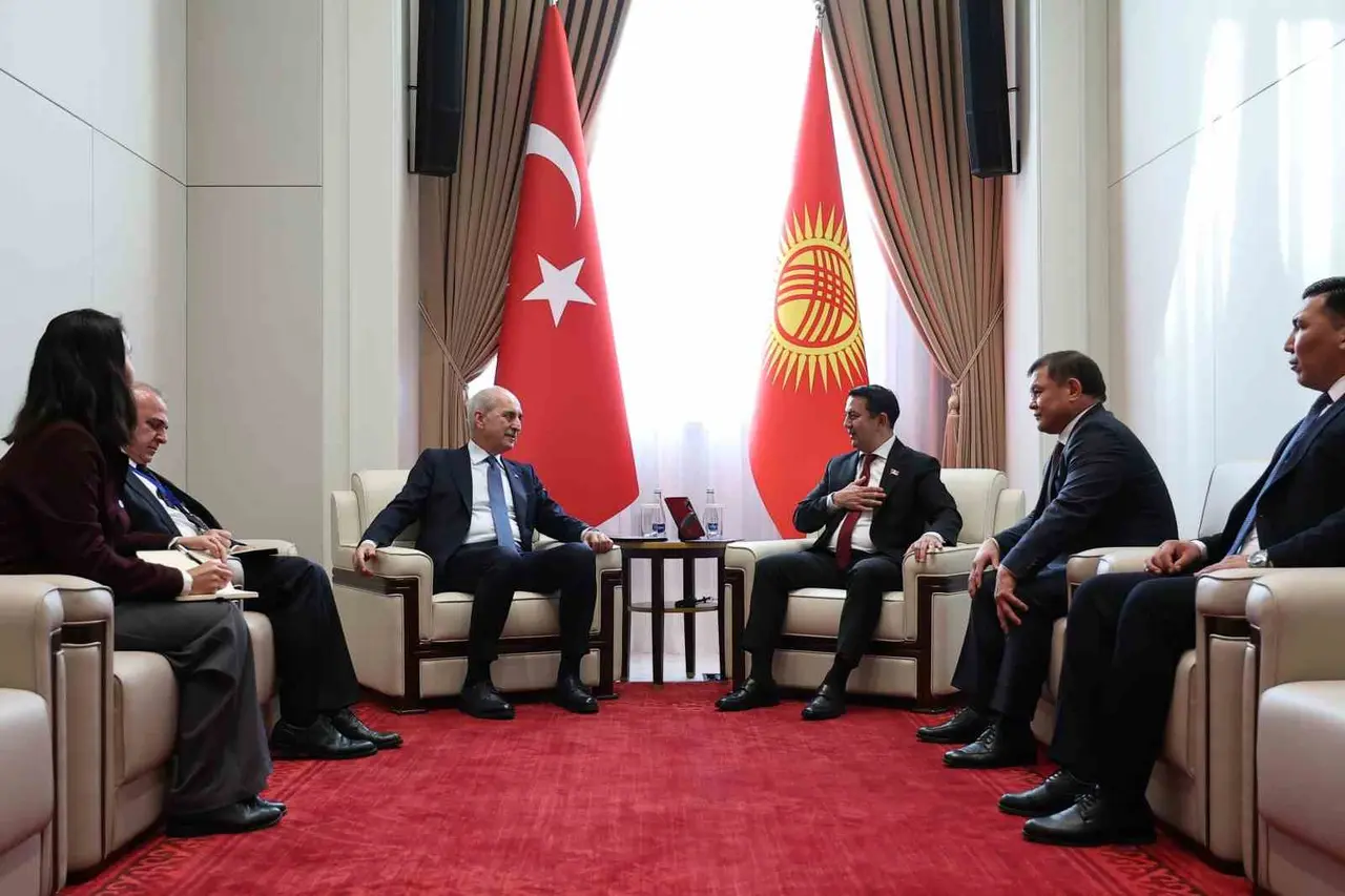 TBMM Başkanı Kurtulmuş, Kırgızistan Jogorku Keneş Başkanı Mamataliev ile görüştü
