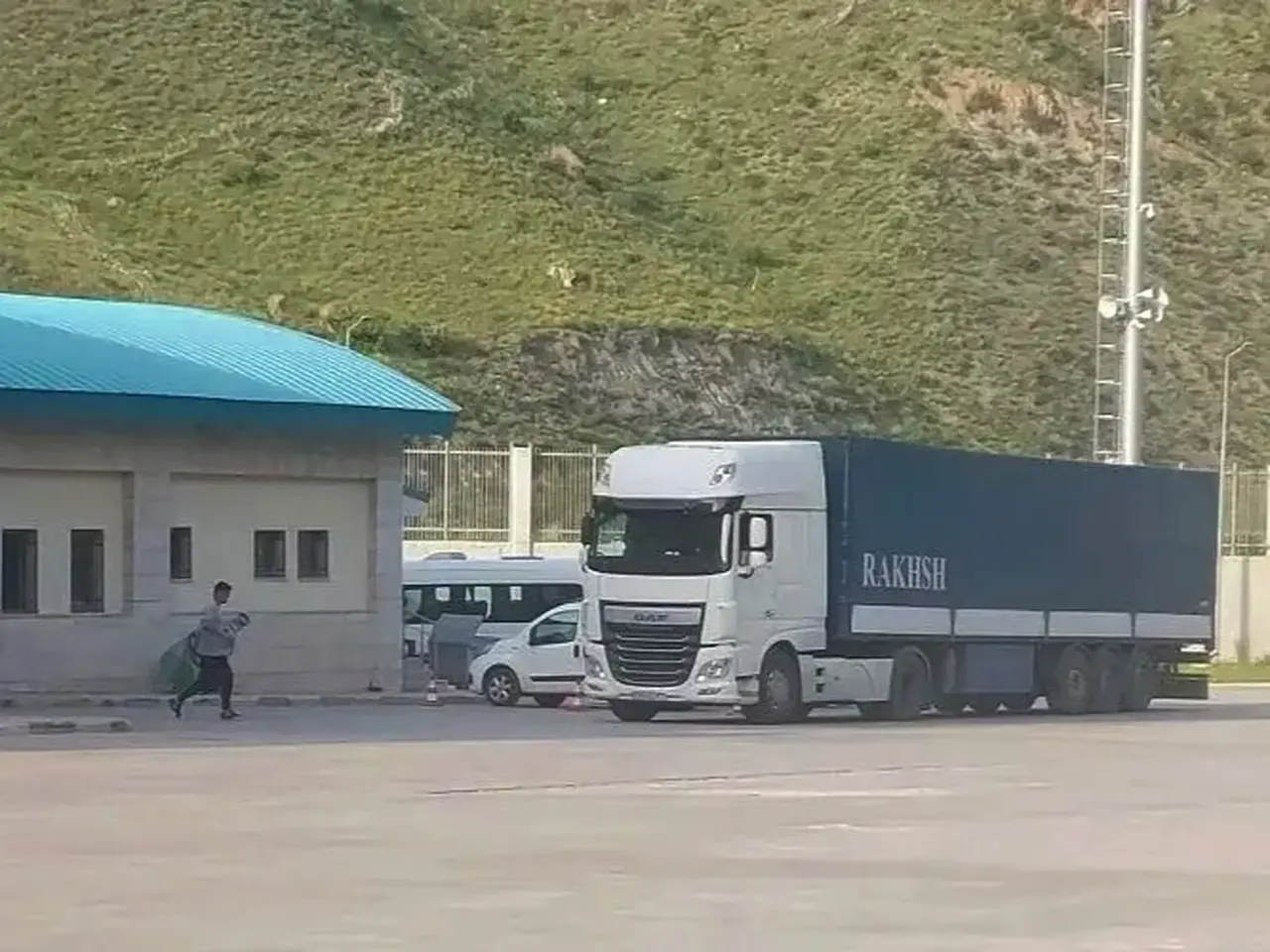 Başkan Takva müjdeyi verdi: Kapıköy karşılıklı tır geçişlerine açıldı