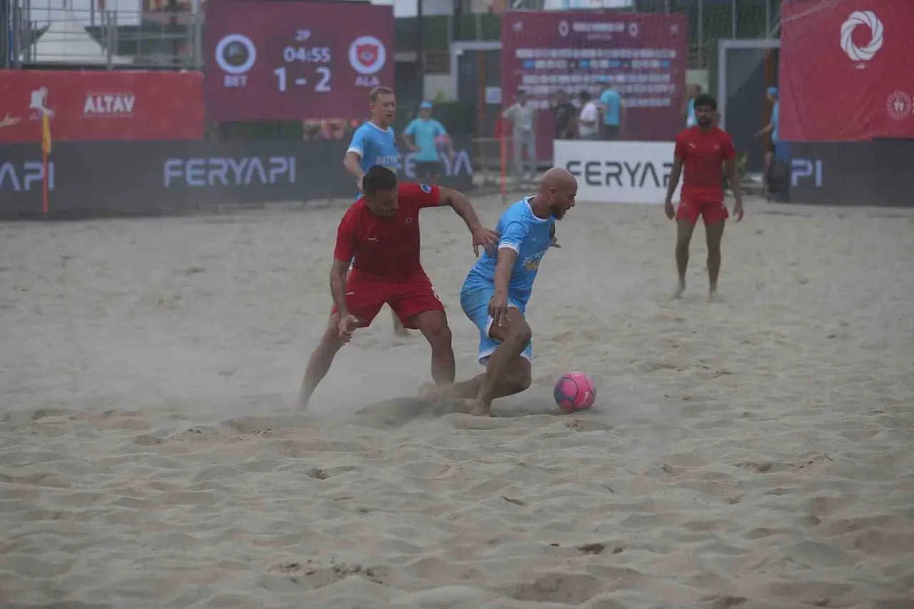 Alanya Belediyespor, Plaj Futbolu Dünya Kulüpler Şampiyonasına galibiyetle başladı