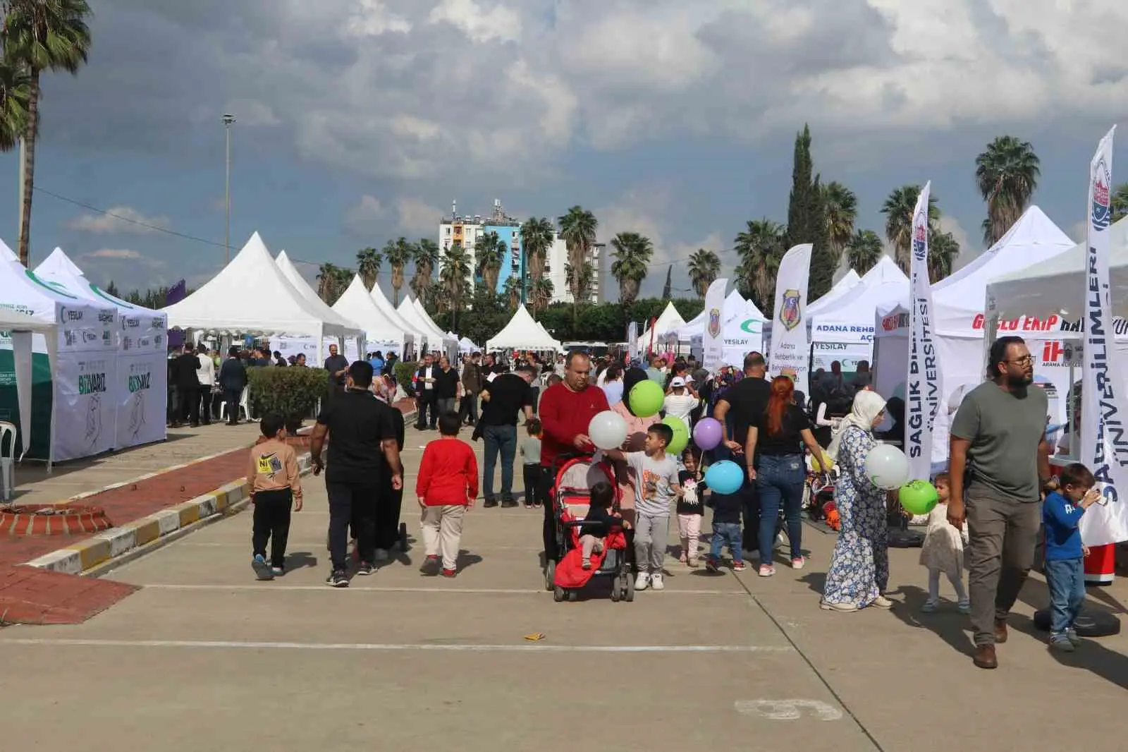 Adana’da aileler bağımlılığa karşı festivalde buluştu