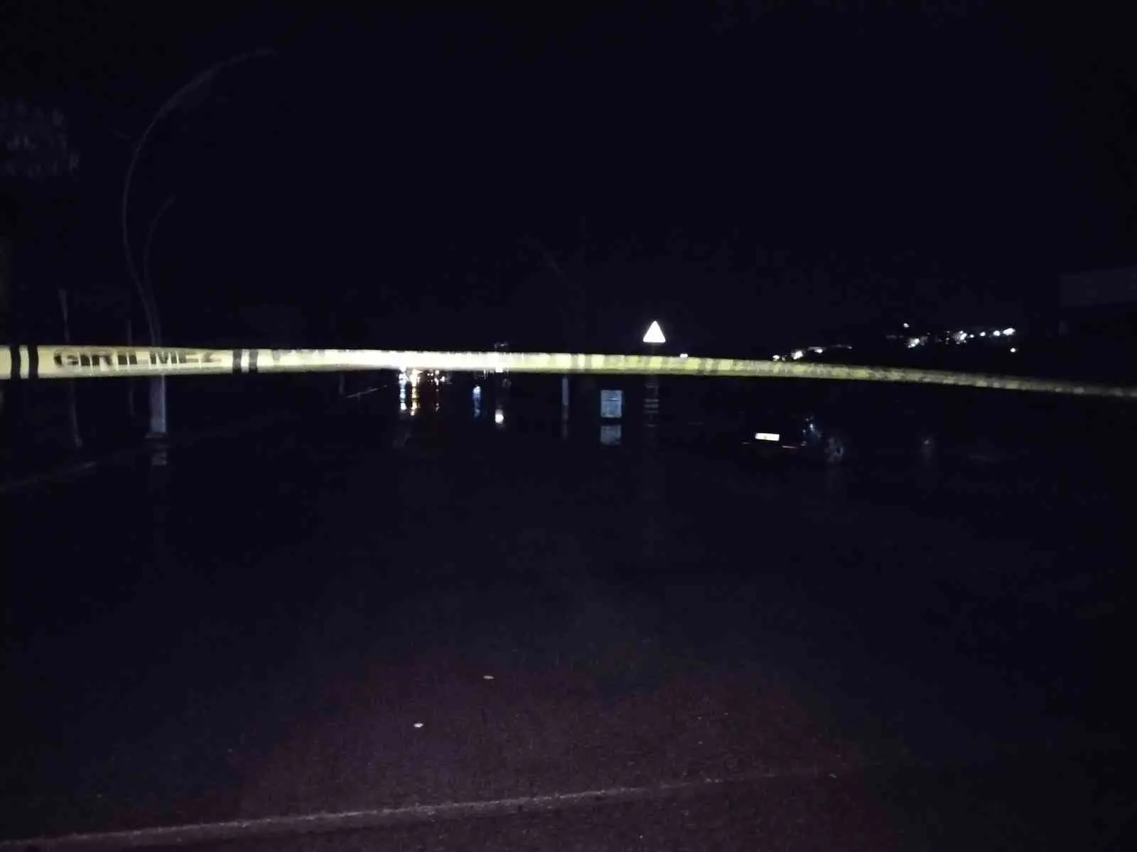 Şile’de şiddetli yağış nedeniyle cadde ulaşıma kapandı