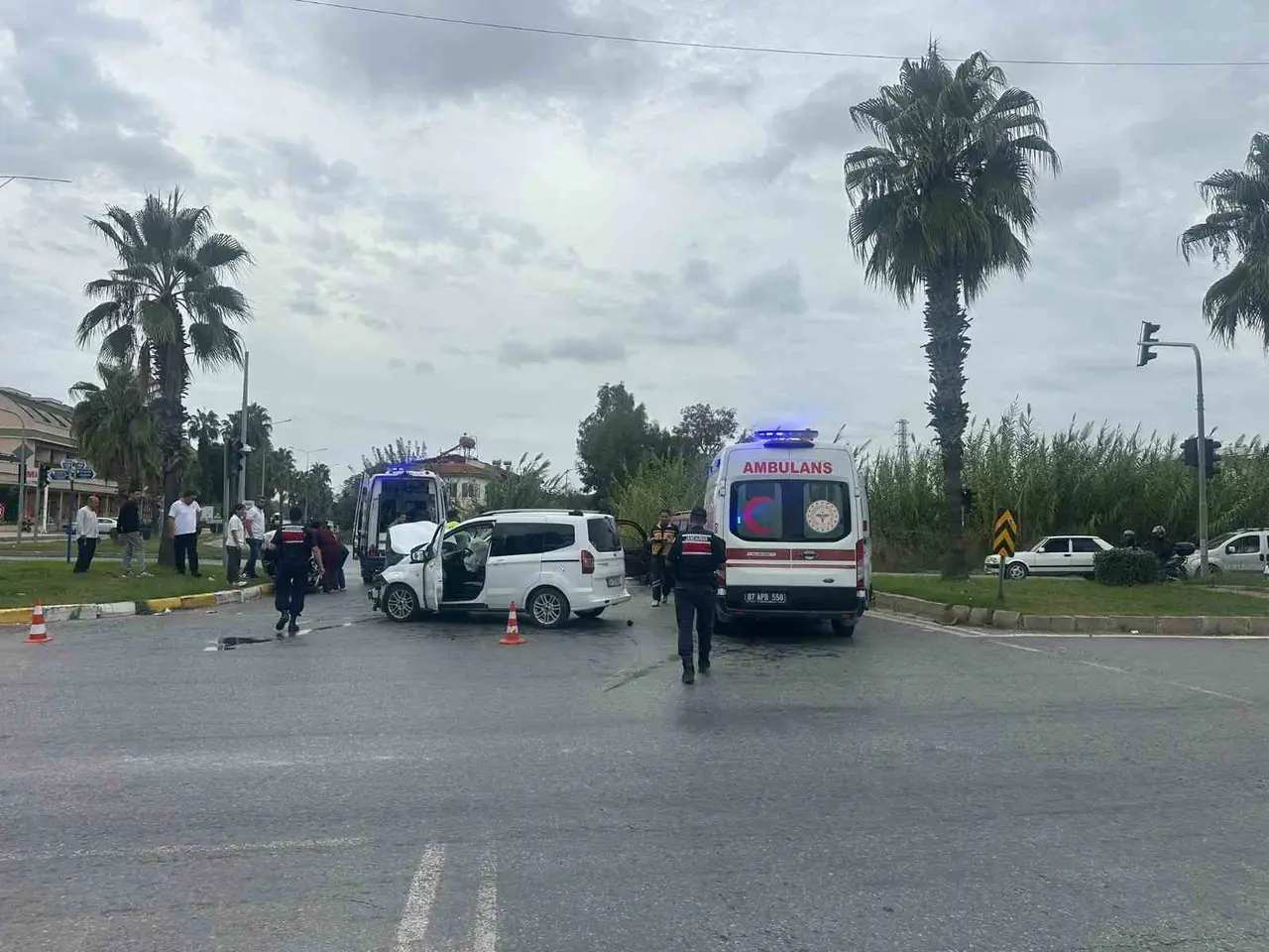 Manavgat’ta trafik kazası:3 yaralı