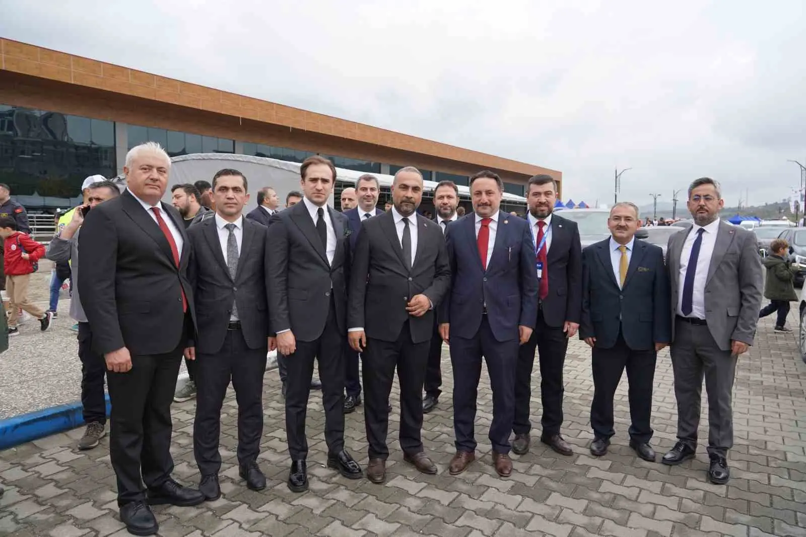 İstanbul Milletvekili Karayel, BARÜ’de Bilimfest etkinlik alanını gezdi