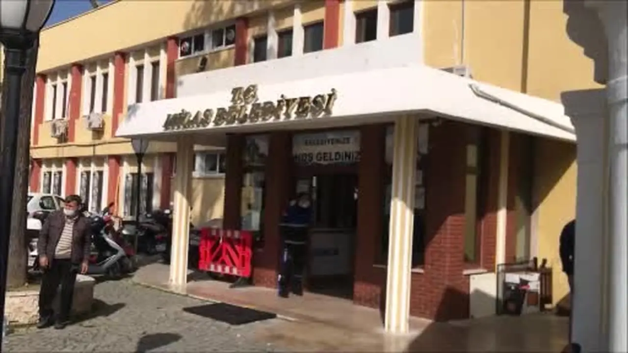Milas Belediyesi’ne operasyon: Polis belediye binasına giriş ve çıkışları durdurdu