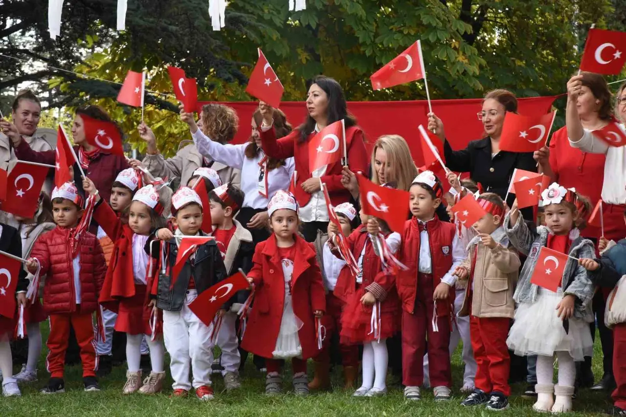 Minikler Cumhuriyet’in 103. yıl dönümünü kutladı