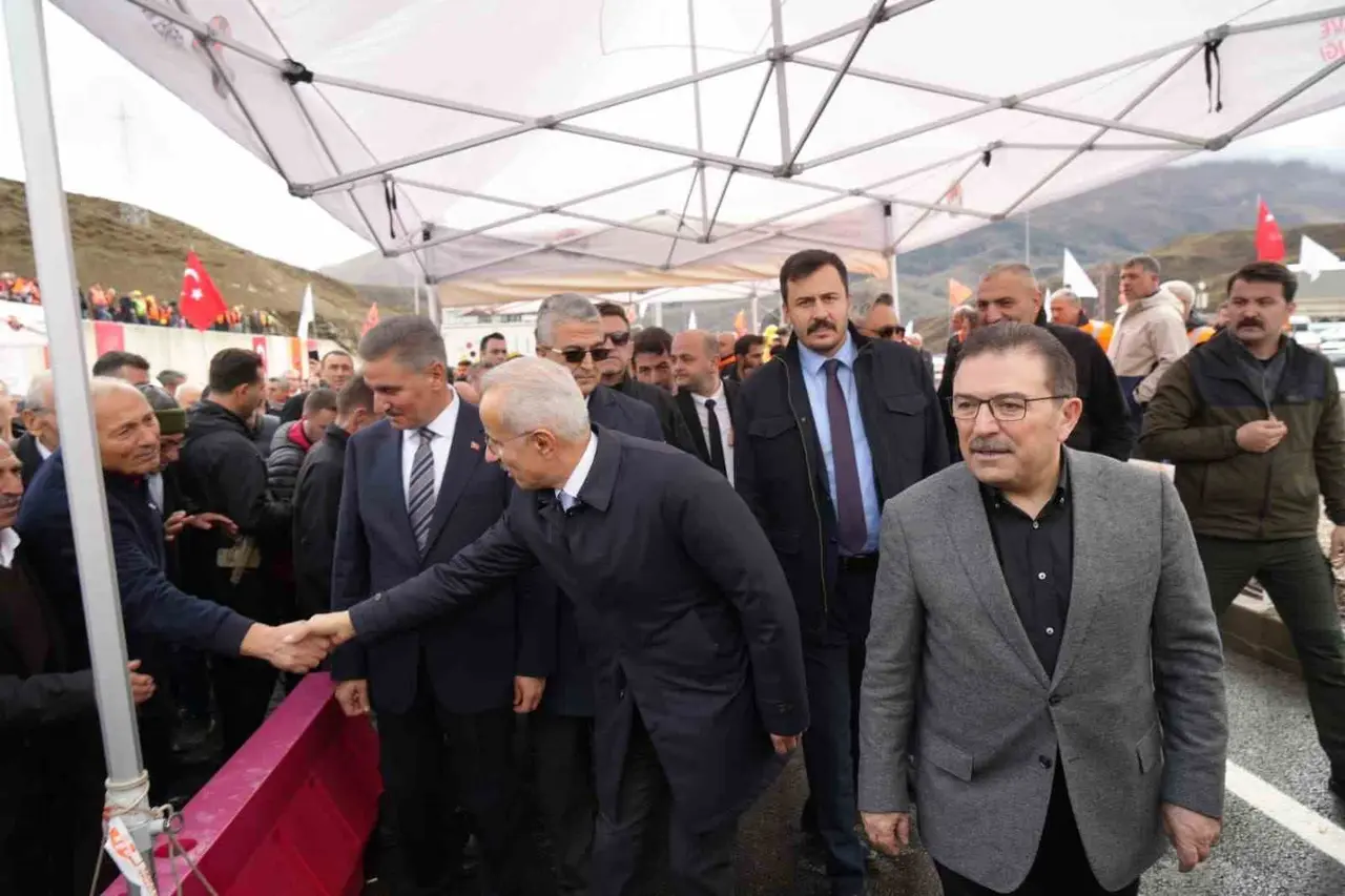 Bakan Uraloğlu Erzurum’da açıkladı: Ulaşım altyapısına 168 milyar liralık dev yatırım