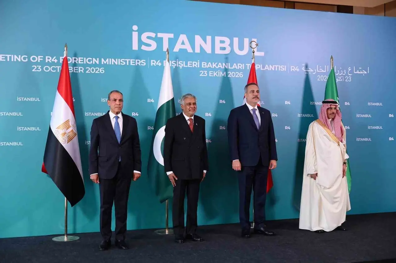 Bakan Fidan’ın ev sahipliğindeki R4 toplantısında aile fotoğrafı