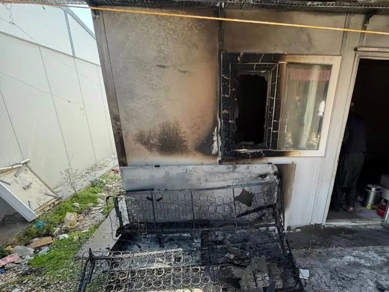 Antakya’da depremzede vatandaşların yaşadığı konteyner yandı