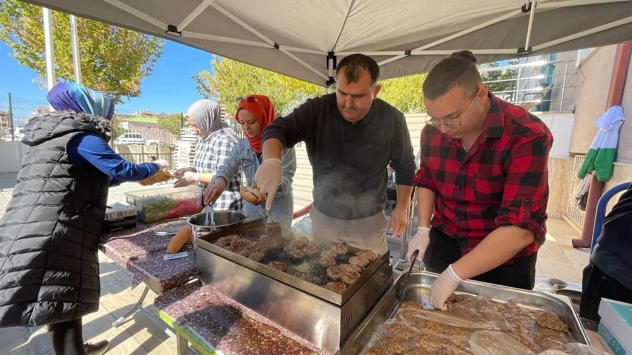 Karaman’da Filistin’e destek için hayır panayırı ve resim sergisi düzenlendi