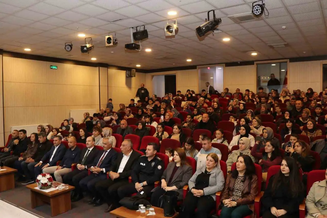 130 öğrenciyle unutulmaz halk müziği konseri