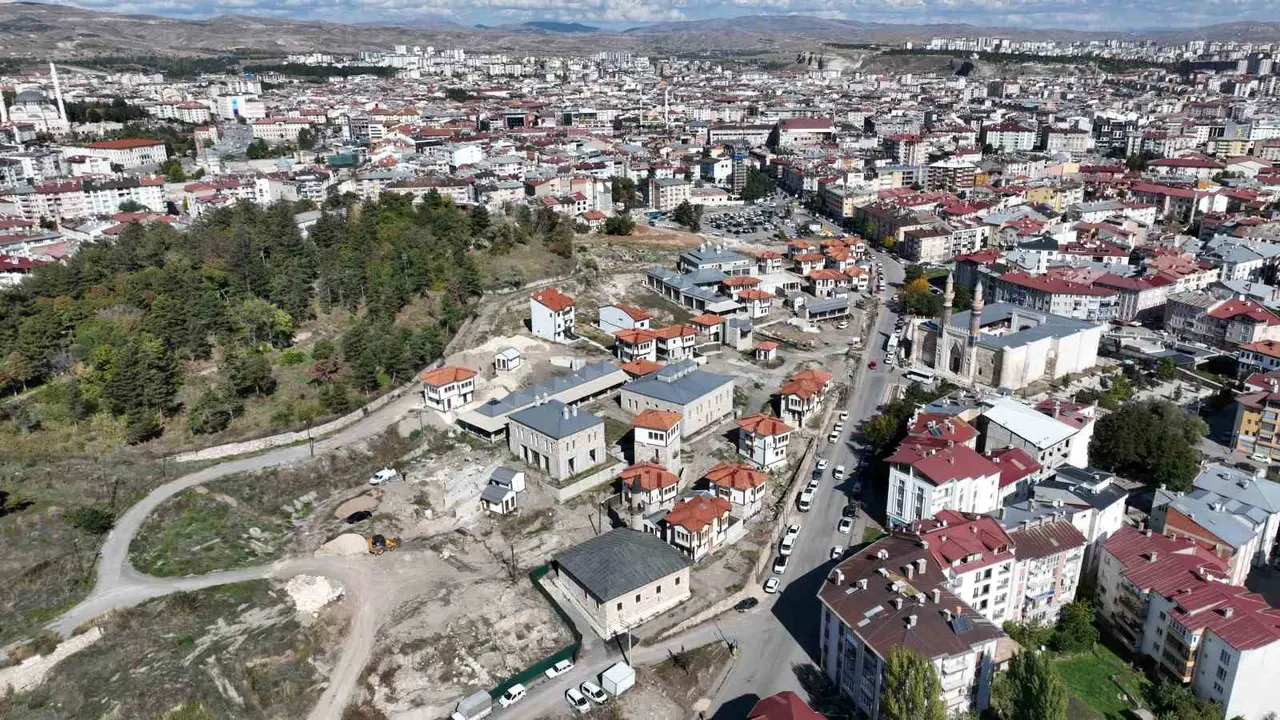 Sivas’ın çehresini değiştirecek Kale Projesi hızla yükseliyor