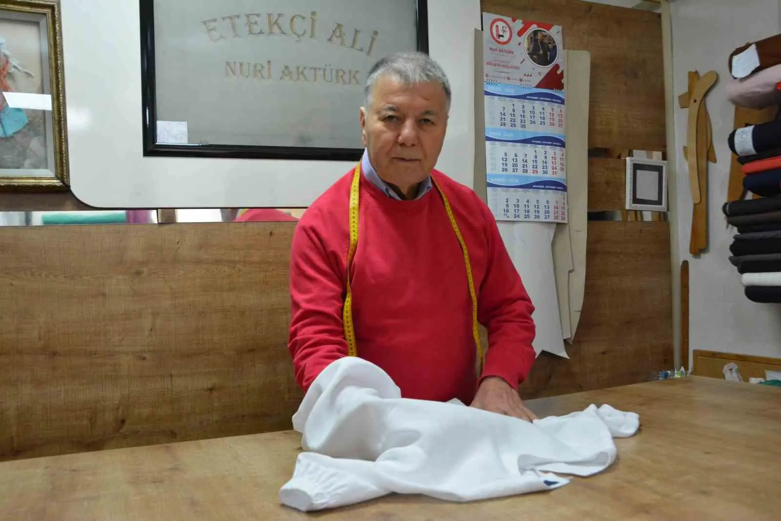 Balıkesir’de üç kuşak aynı dükkanda terzilik yapıyor