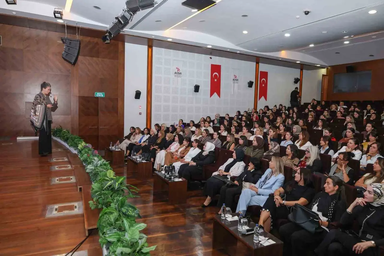 AOSB’de kadın liderliği ve kişisel marka yönetimi konuşuldu