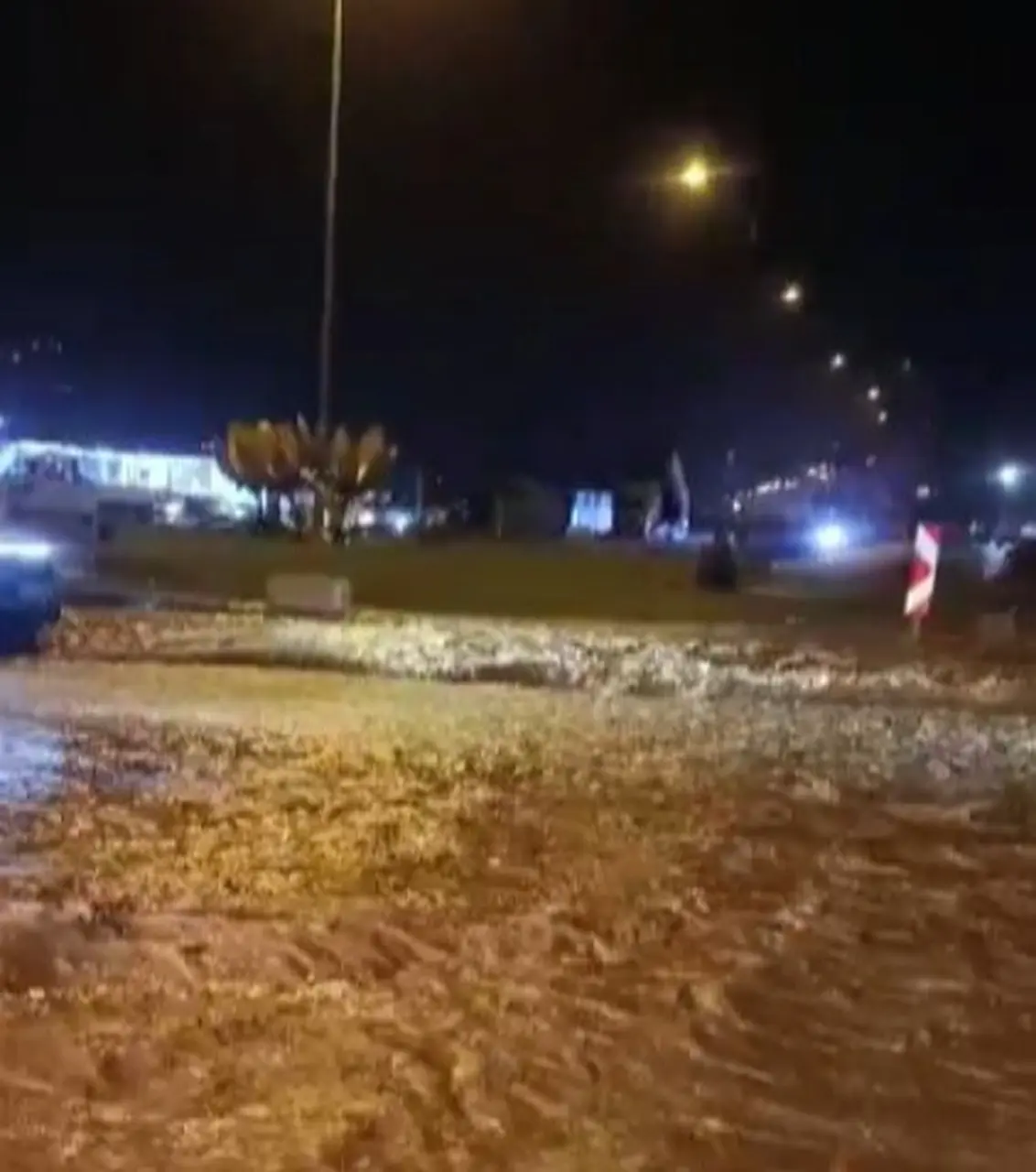 Kahramanmaraş’ta sağanak bazı yolları göle çevirdi