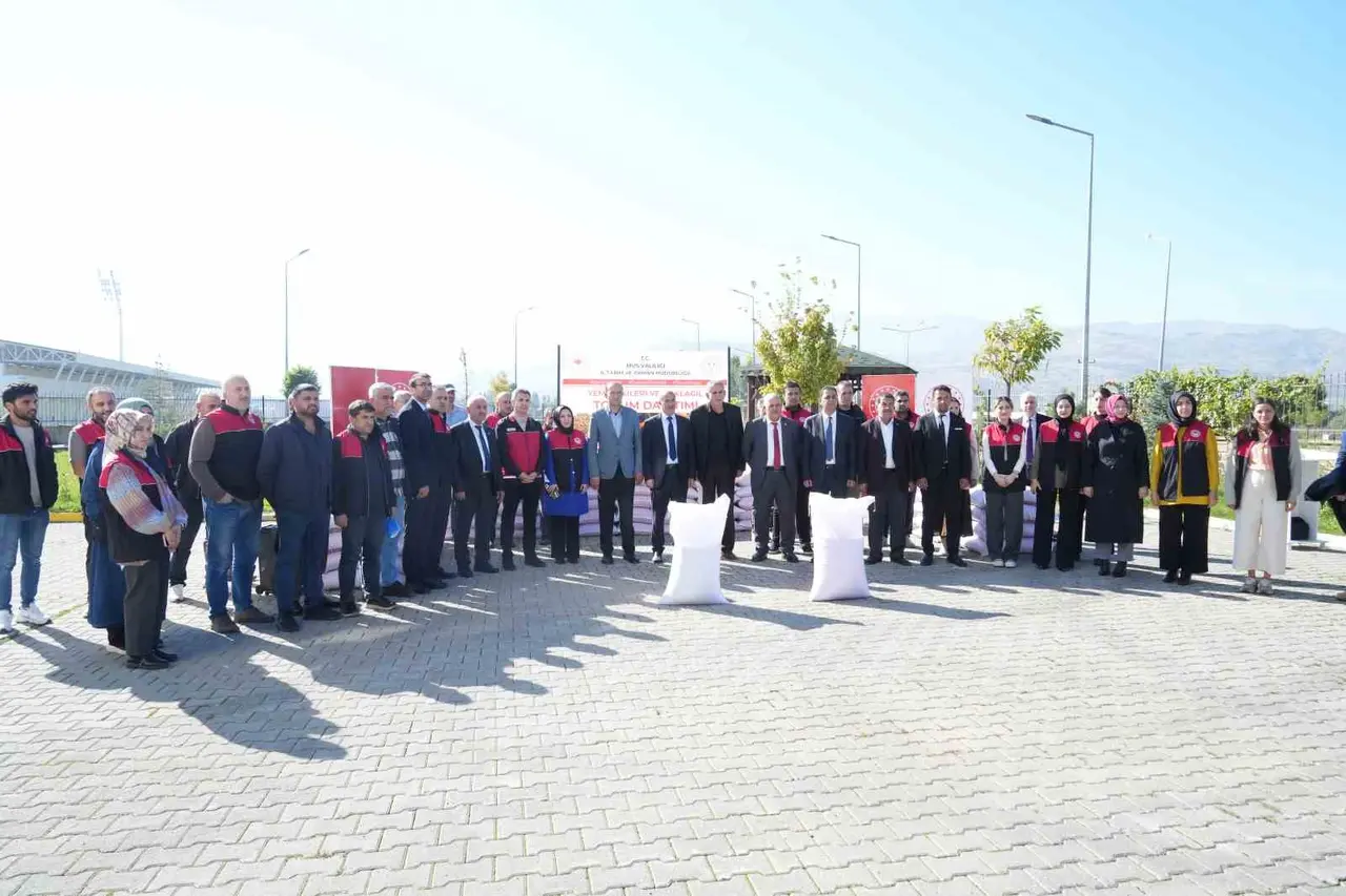Muş’ta 250 üreticiye 150 ton baklagil tohumu dağıtıldı