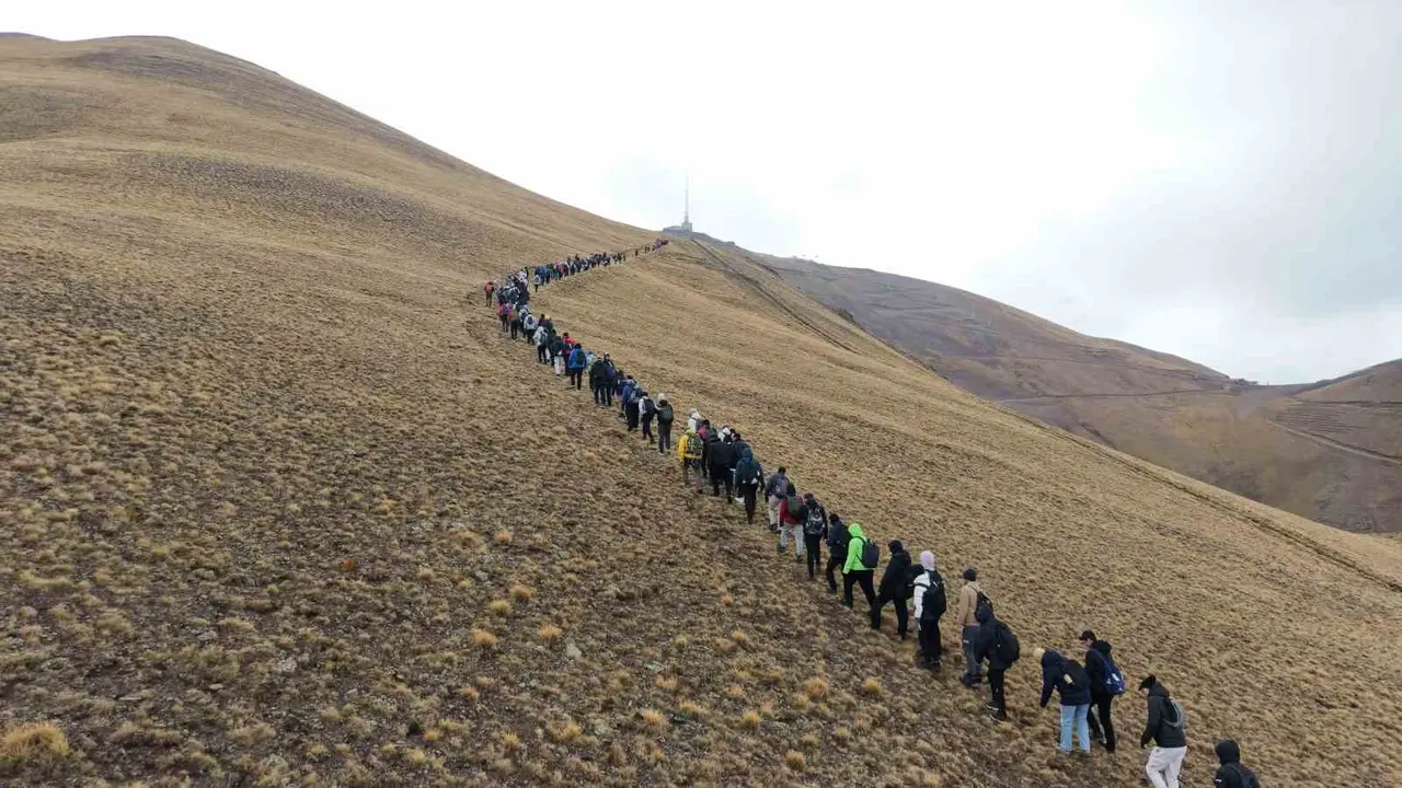 Palandöken’in zirvesine Cumhuriyet tırmanışı