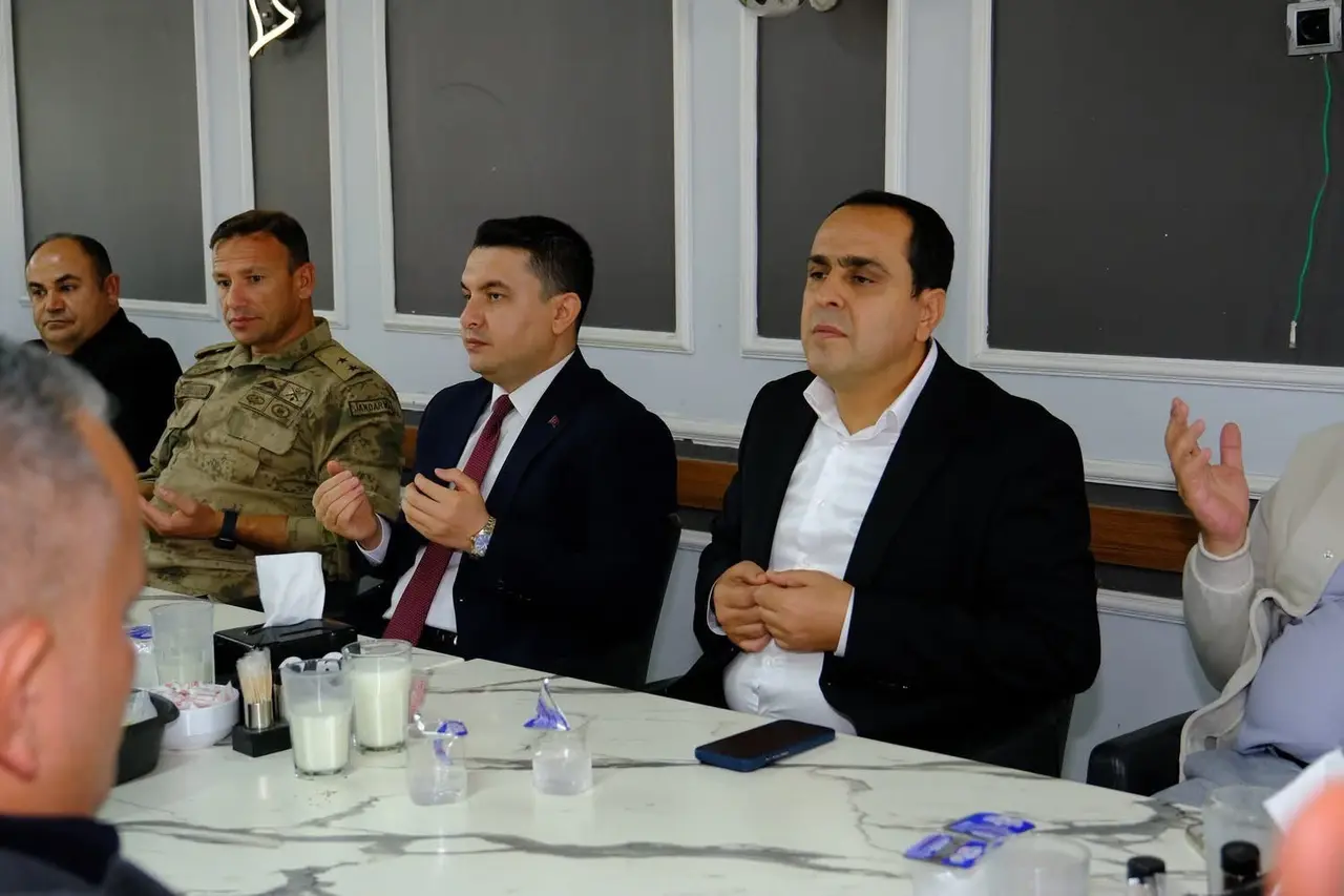 Birecik’te muhtarlar onuruna yemek programı düzenlendi