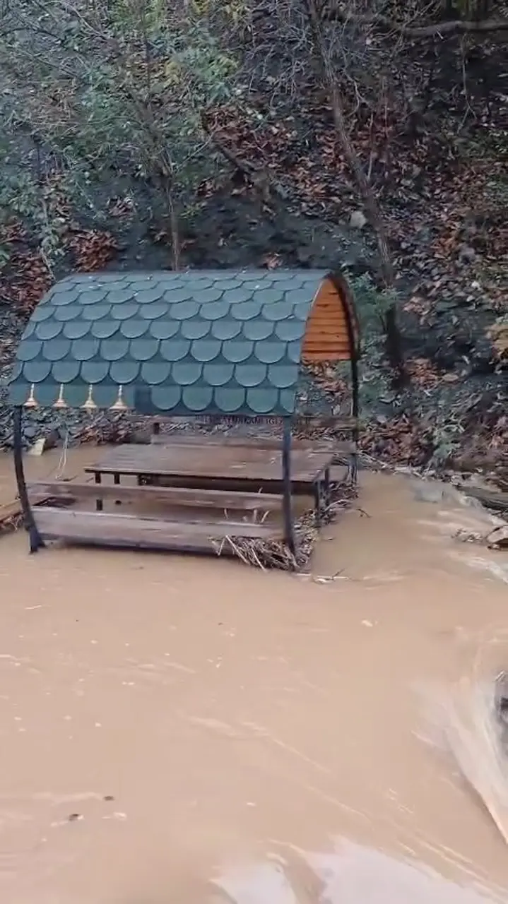 Palu’da yağışlarla Teke deresi coştu