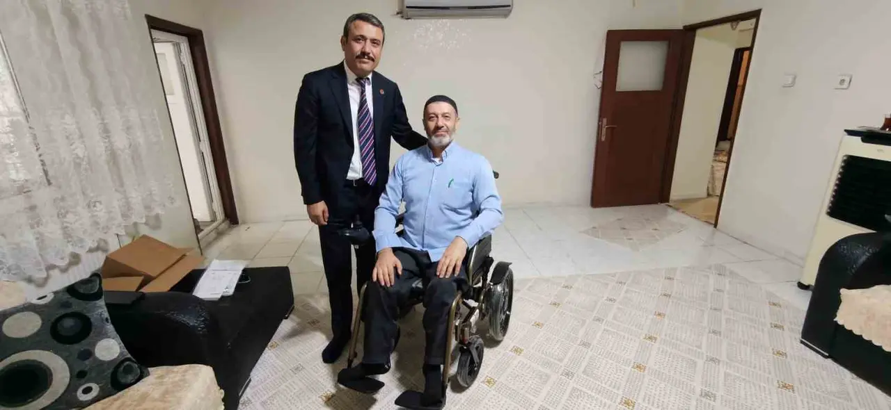 Engelli vatandaş istedi, MHP Diyarbakır İl Başkanı Özcoşkun anında yerine getirdi