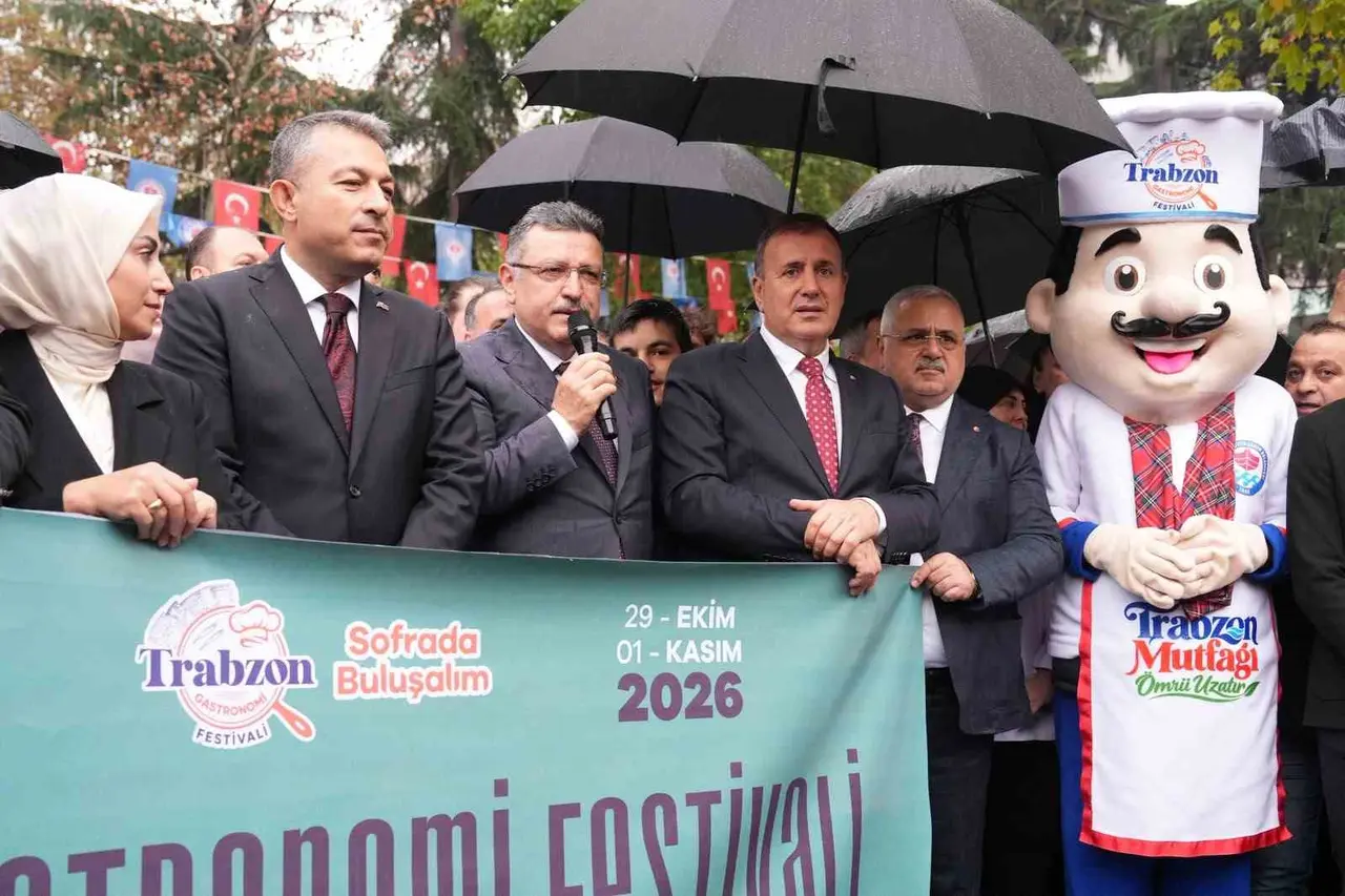 Trabzon Gastronomi Festivali kortej yürüyüşü ile başladı