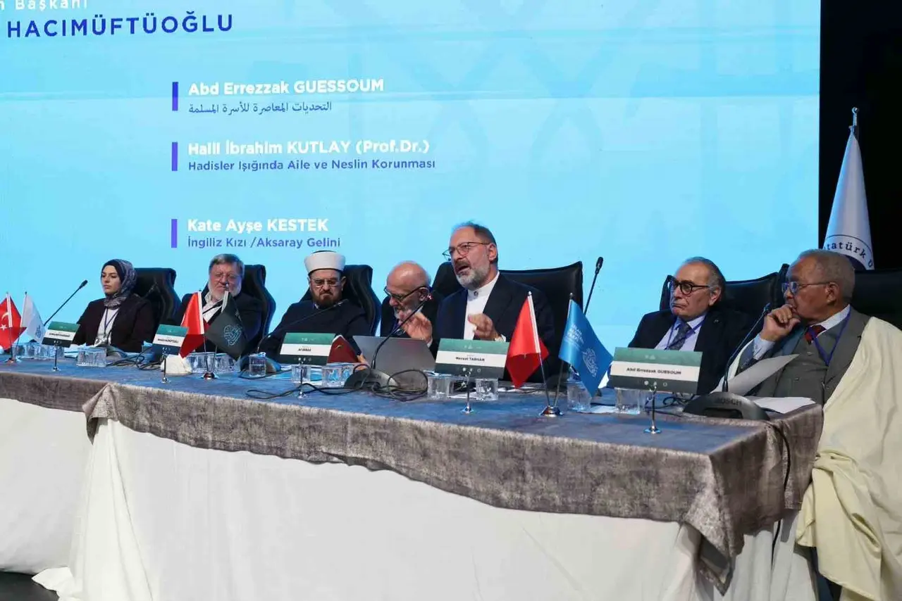 Aile ve neslin geleceği Erzurum’da konuşuldu