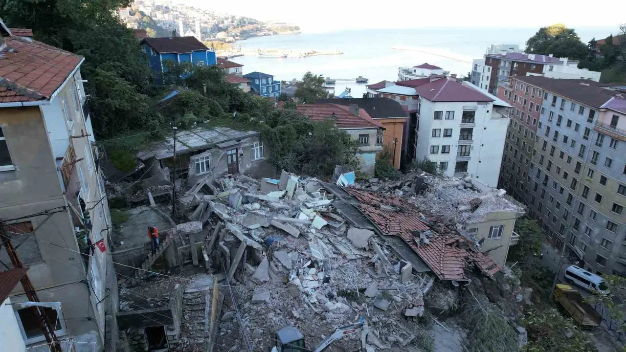Zonguldak’ta bina faciasının boyutu gün ağarınca ortaya çıktı: 7 bina tahliye edildi