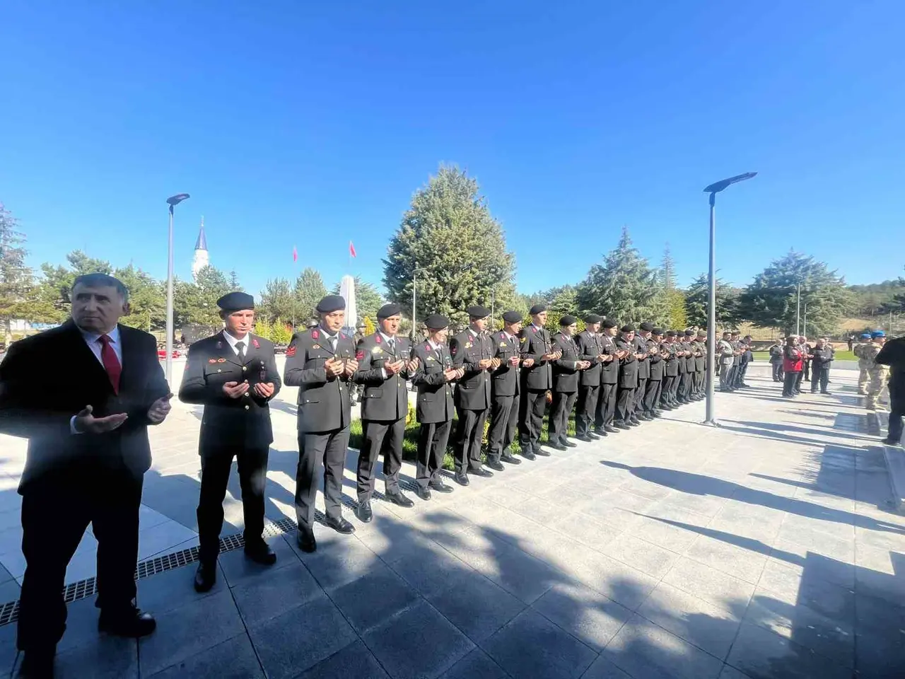 Çorum’da şehitler kabirleri başında dualarla anıldı