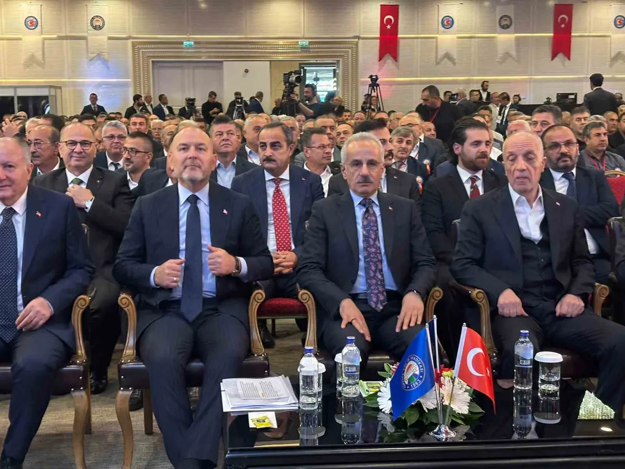 Bakan Uraloğlu: "Bizler için sendikalar demokrasilerin vazgeçilmez unsurlarıdır"