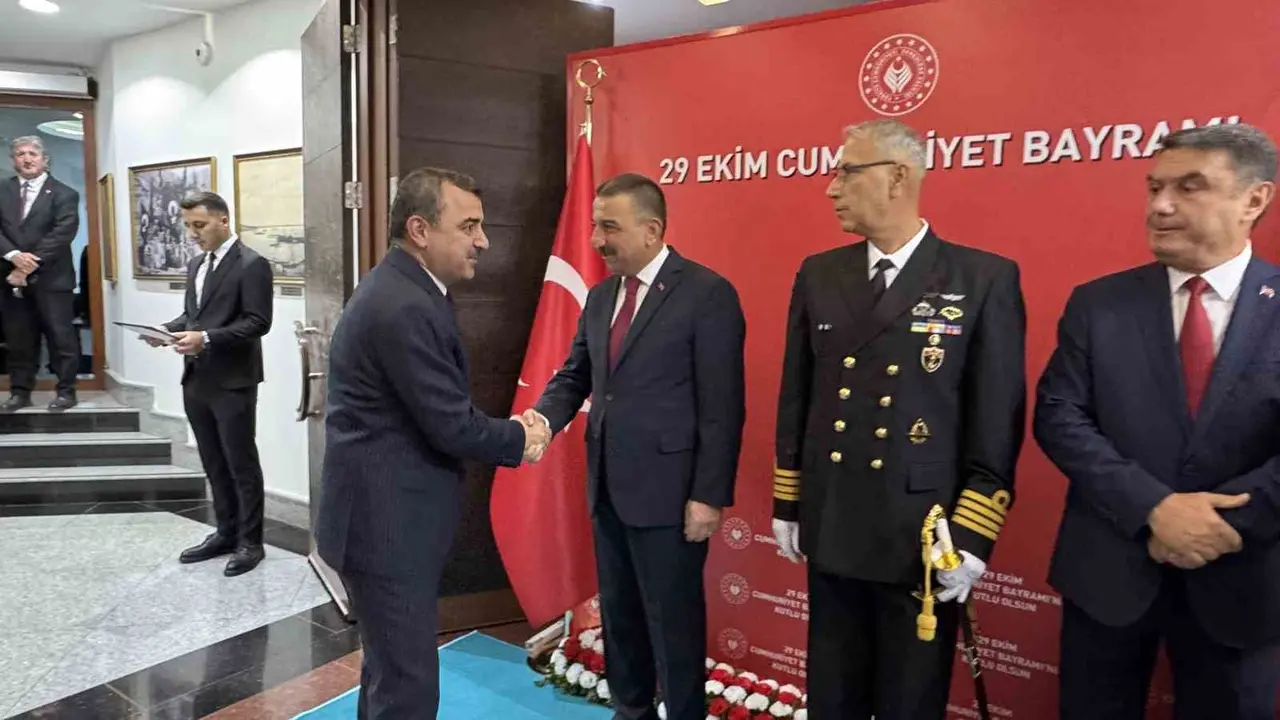 Valilik makamında tebrikat töreni gerçekleşti