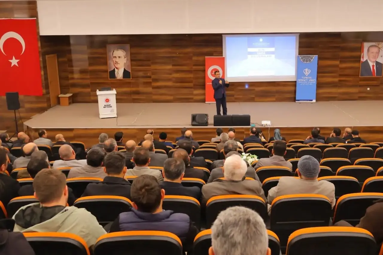 Bayburt’ta din görevlilerine yönelik istişare ve gelişim programı düzenlendi