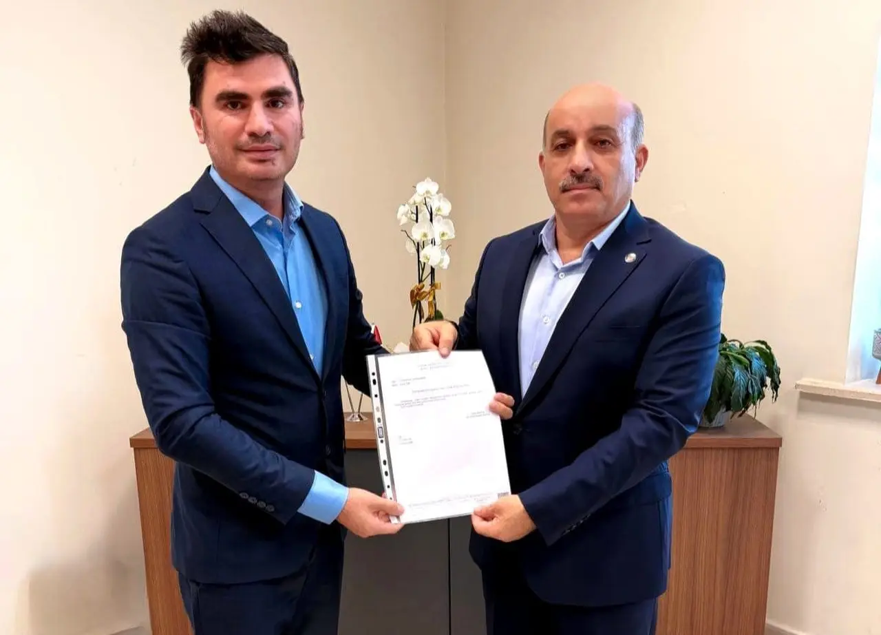 Eğitim-Bir-Sen Adana’da yeni yönetim mazbatasını aldı