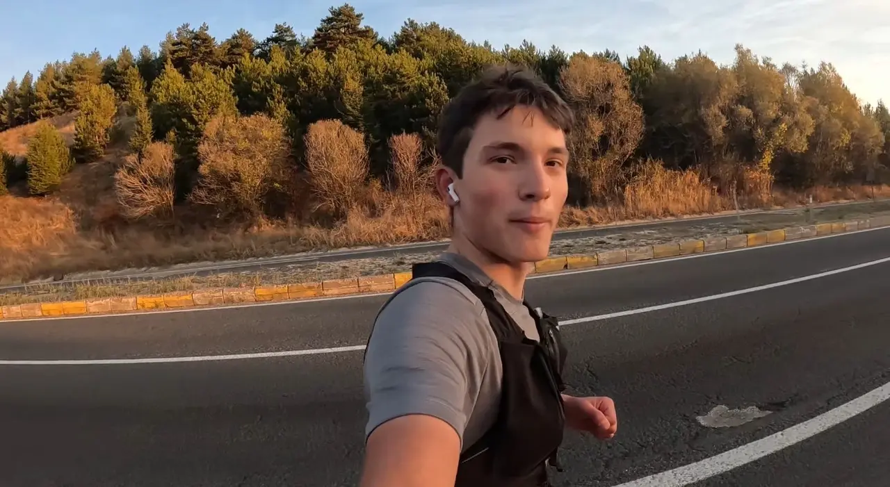 17 yaşındaki Erdem, Cumhuriyet için 103 kilometre koştu