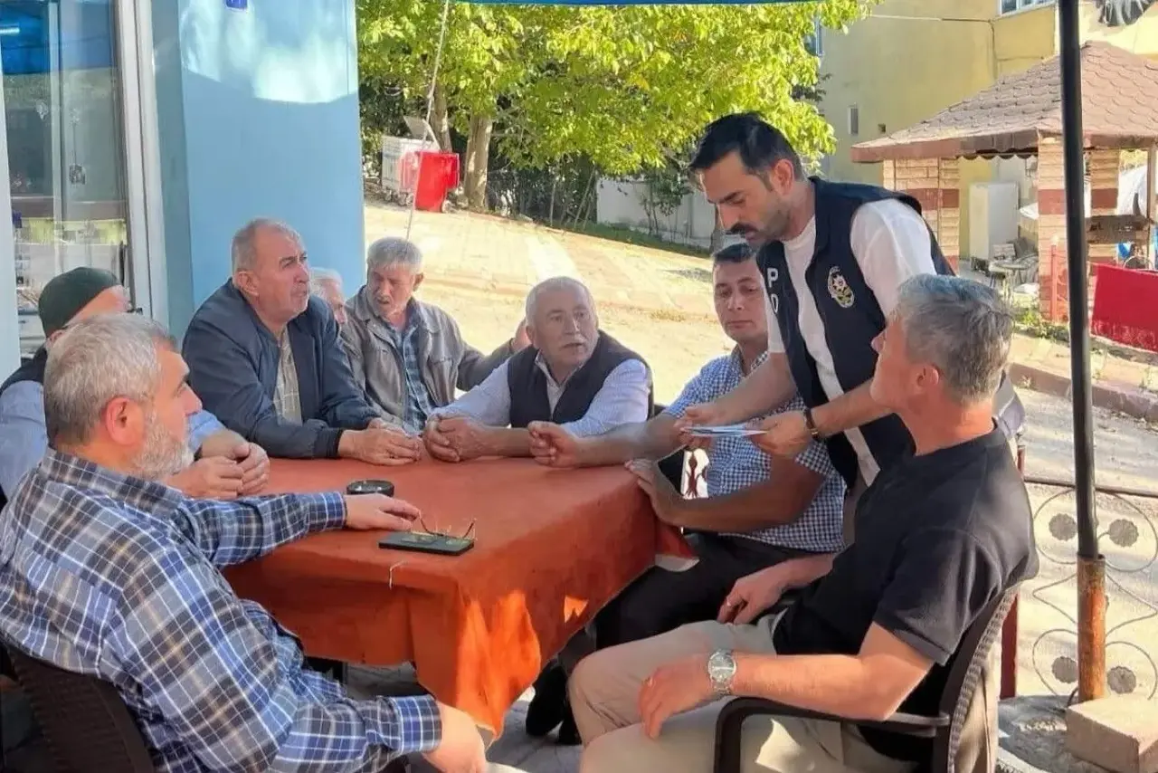 Sinop’ta polis ekiplerinden vatandaşlara bilgilendirme çalışması