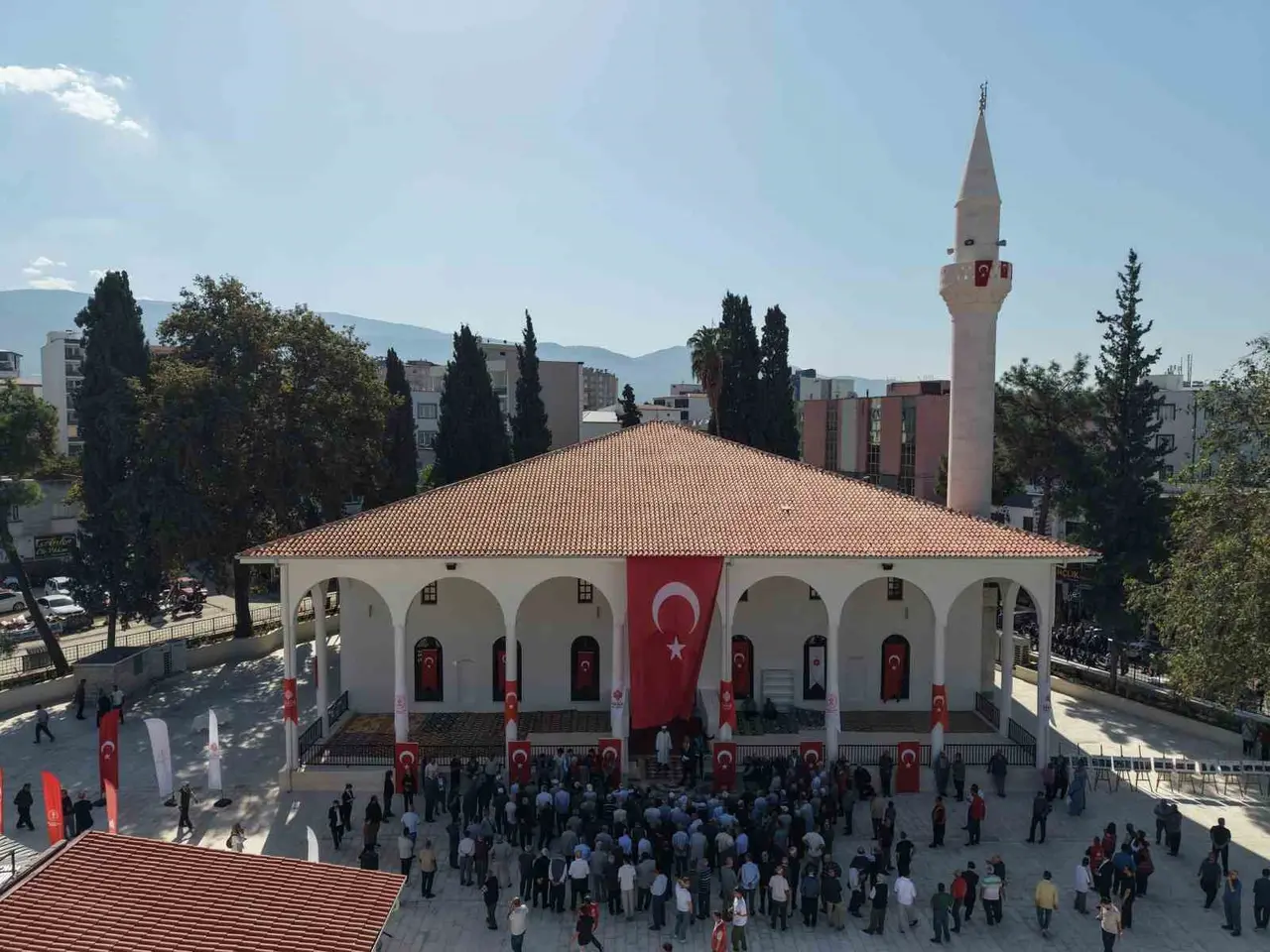 Osmaniye’de tarihi Envar-ul Hamit Camii dualarla yeniden ibadete açıldı
