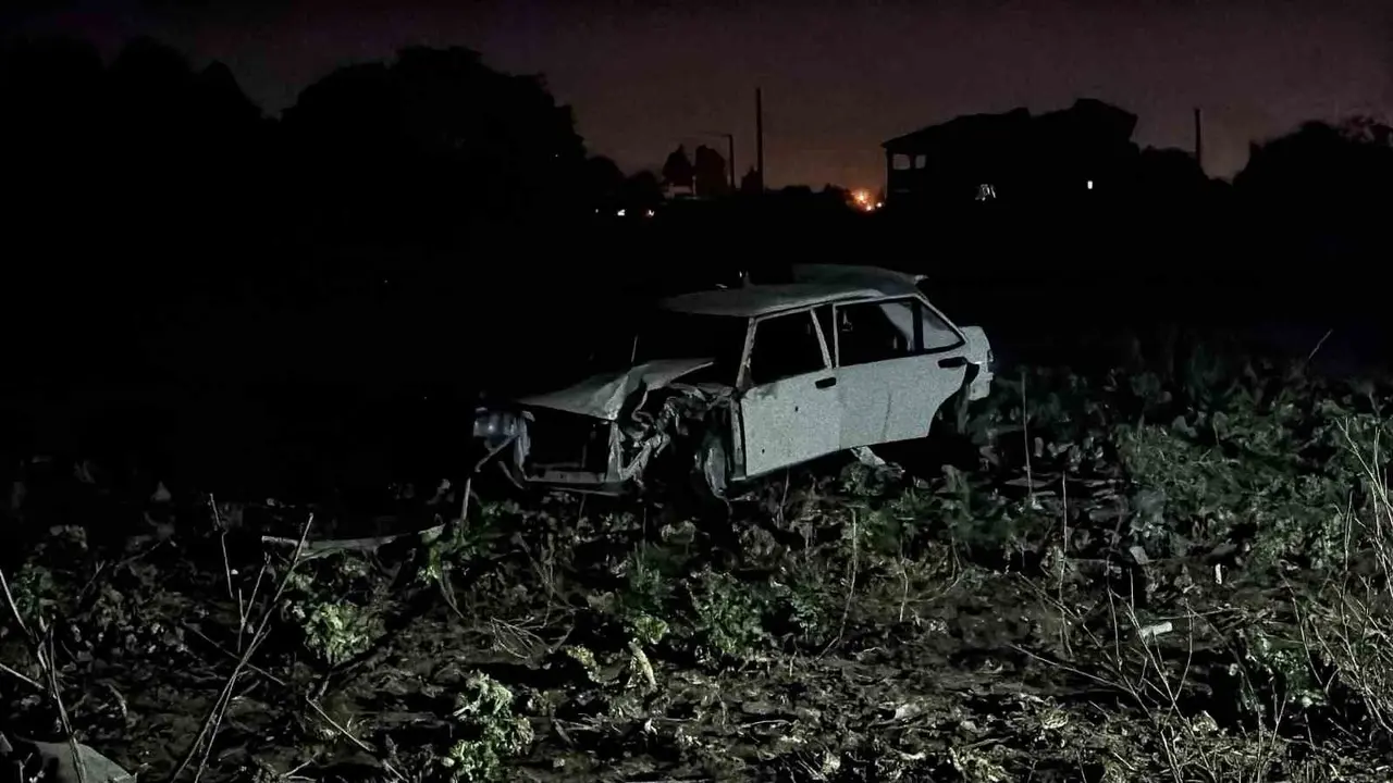 Polisin ’dur’ ihtarına uymayan otomobil tarlaya uçtu: 1 yaralı