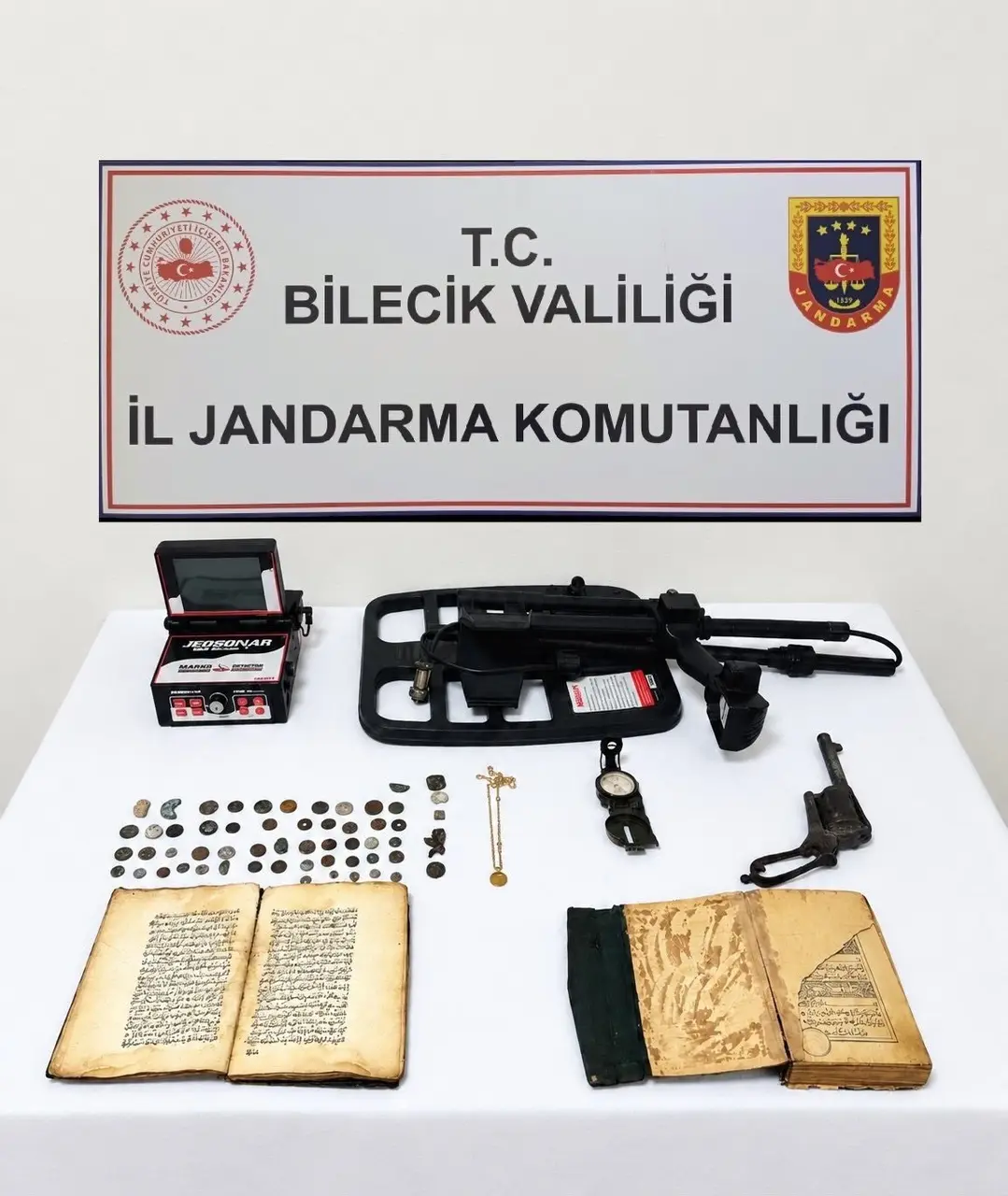 Bilecik’te tarihi eser operasyonu: 51 sikke ele geçirildi