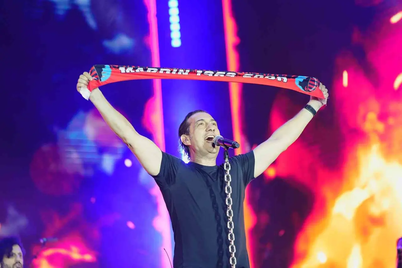 Mardin Kültür Yolu Festivali’nin yedinci günü akşamında Kıraç sahne aldı