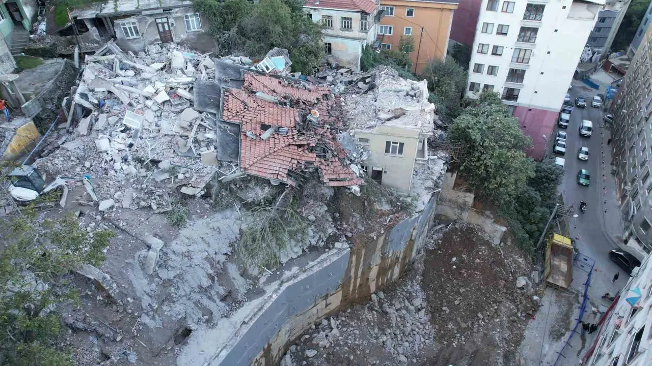 Zonguldak’ta bina faciasının boyutu gün ağarınca ortaya çıktı: 7 bina tahliye edildi