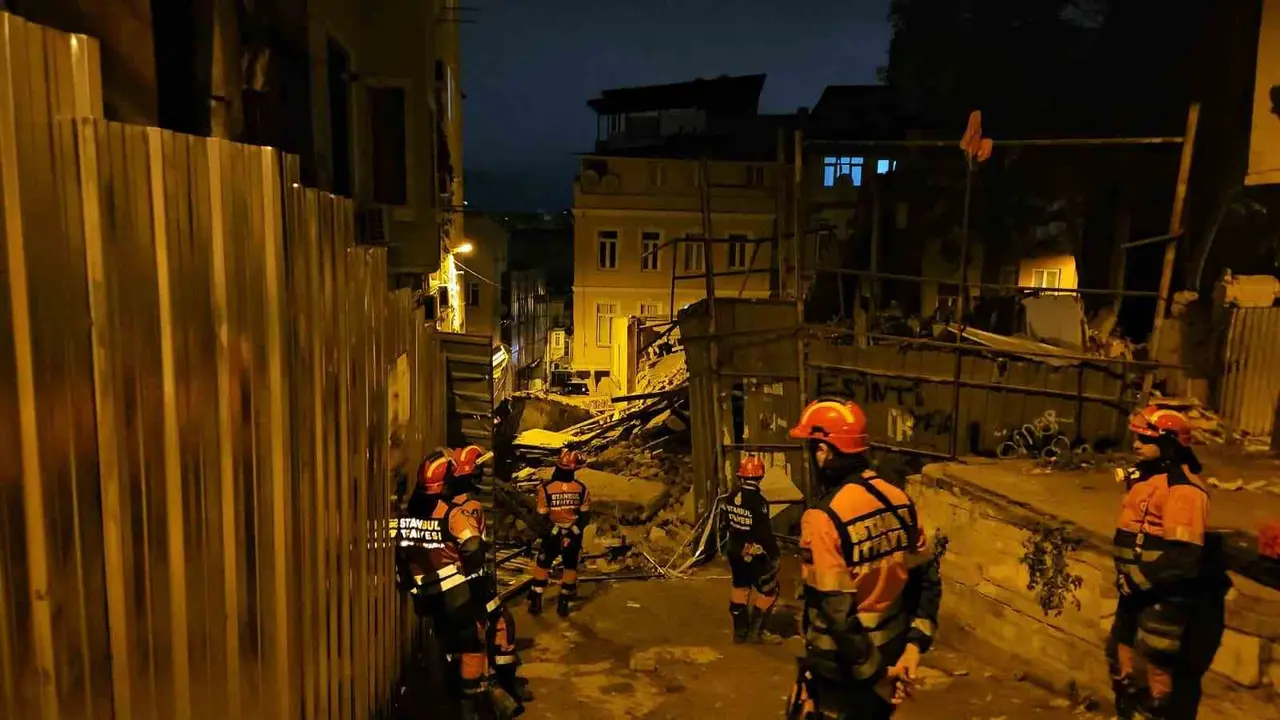 Beyoğlu’nda çöken 5 katlı binada arama çalışmaları tamamlandı