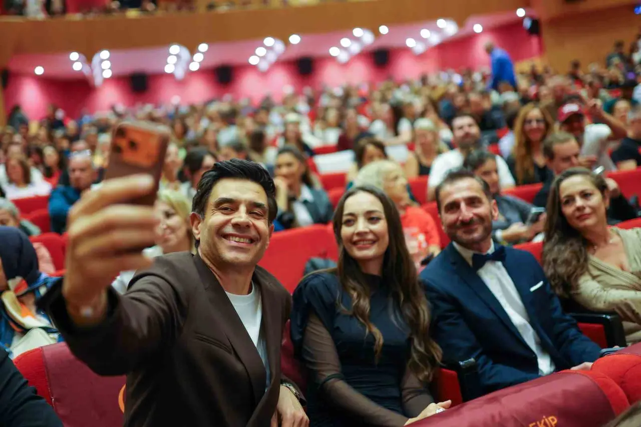 Altın Portakal’da iki film daha seyirciyle buluştu