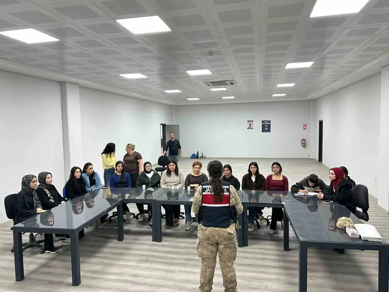 Kilis’te jandarmadan kadına yönelik şiddetle mücadele bilgilendirmesi