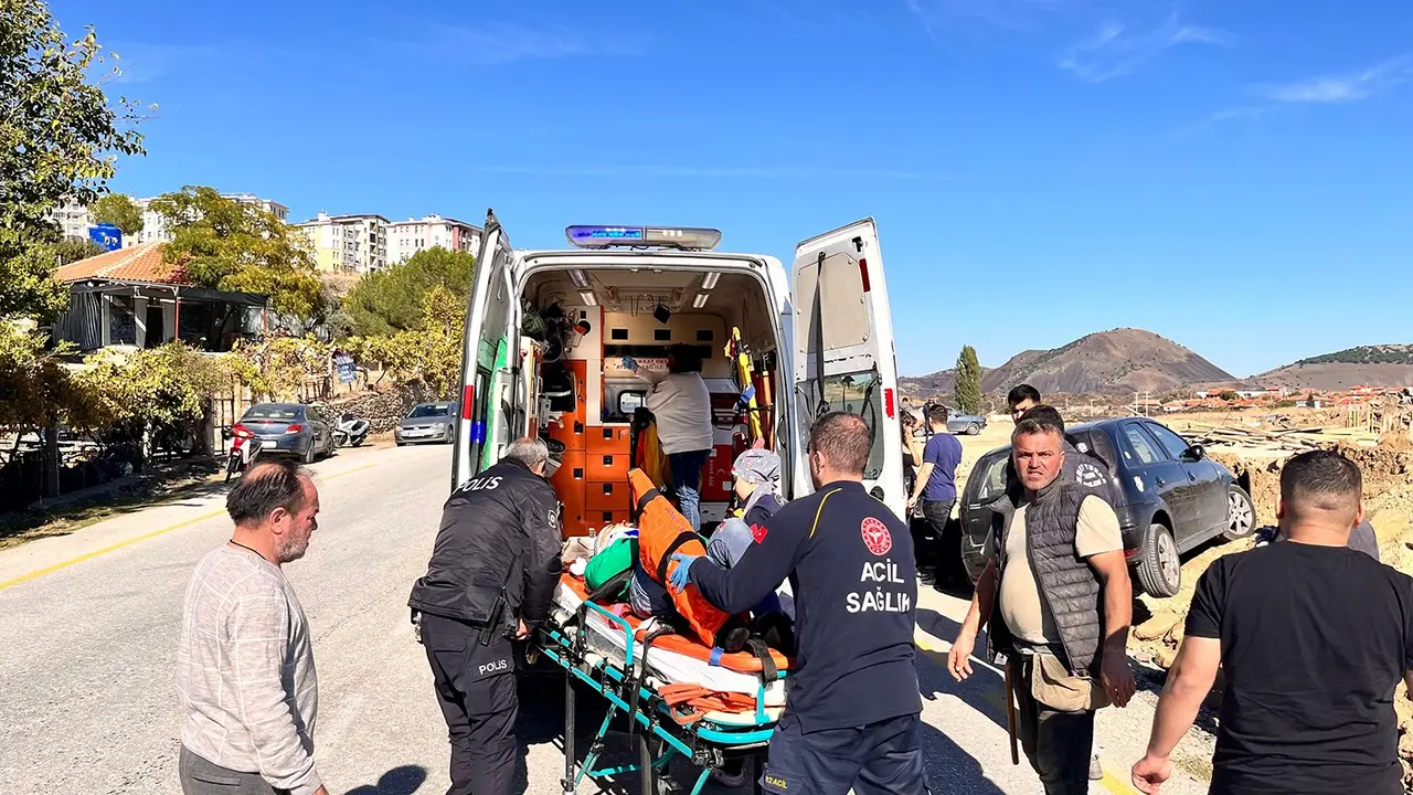 Kula’da otomobil ile motosiklet çarpıştı: 1 ağır yaralı