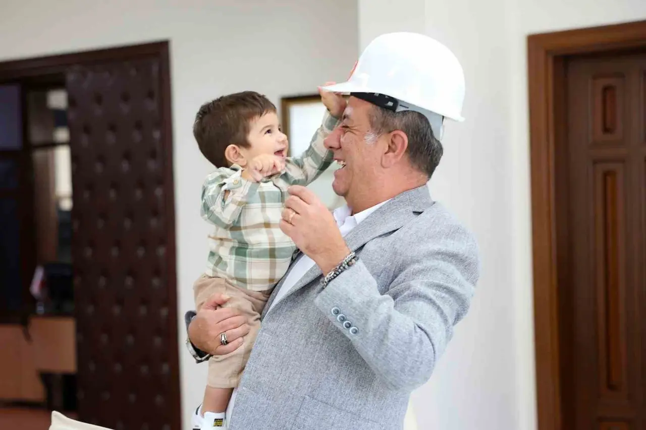 Başkan Yetişkin, sağlığına kavuşan minik Teoman’ı ağırladı