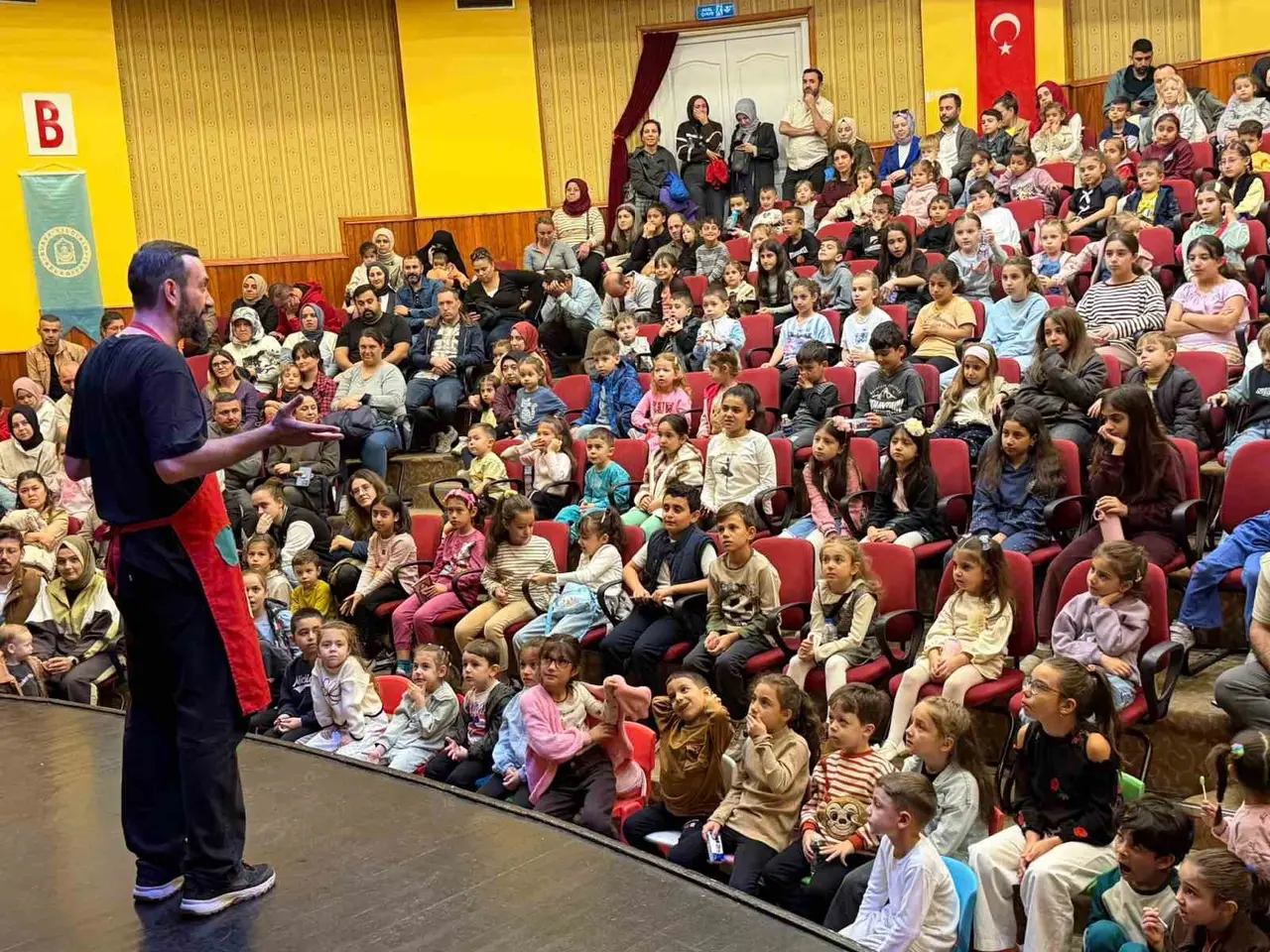 Yıldırımlı çocukların tiyatro keyfi