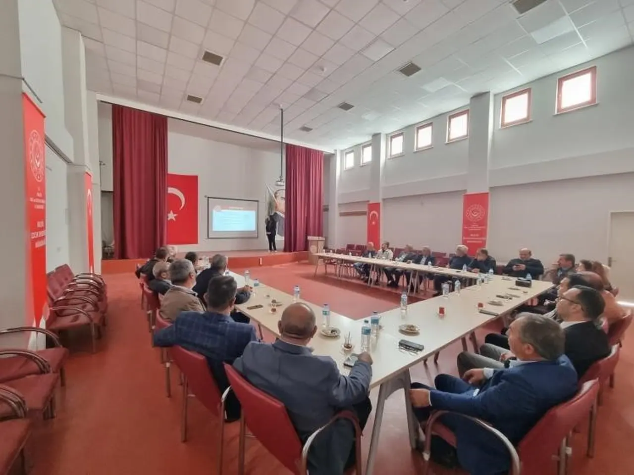 Bilecik’te muhtarlara kadına yönelik şiddetle mücadele eğitimi