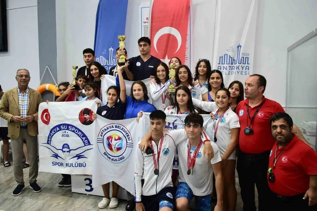 Antakya’da düzenlenen 2. Kamil Köseoğlu yüzme turnuvası düzenlendi
